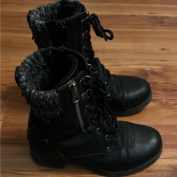 Kid Black Fur-Lined Boots - Picture 4 of 5